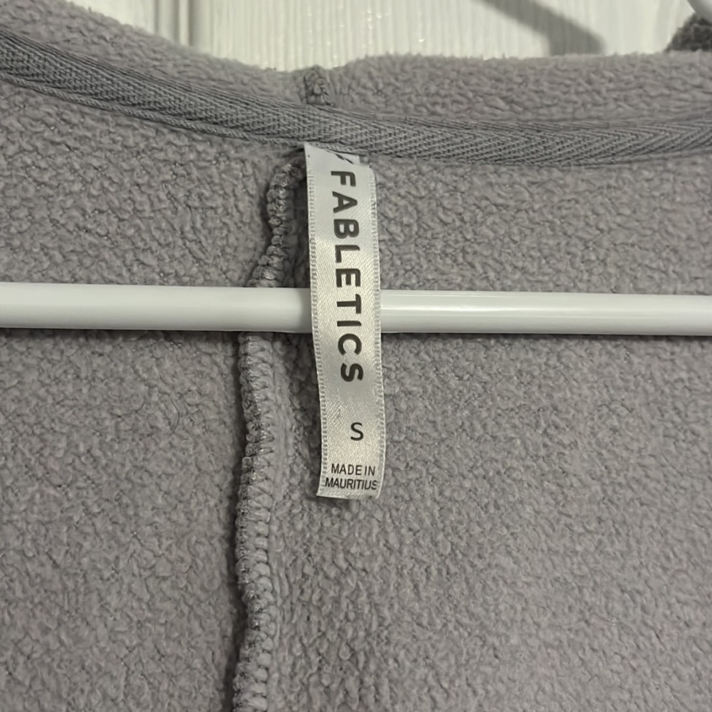 ⭐Fabletics Cardigan - Picture 2 of 6